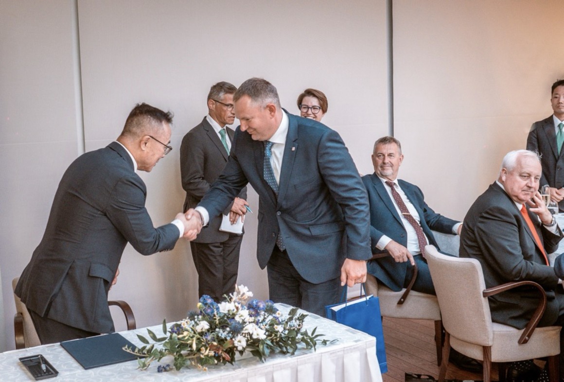 Den, kdy jsme stvrdili partnerství s Korejci (a zasadili strom) (foto 4)