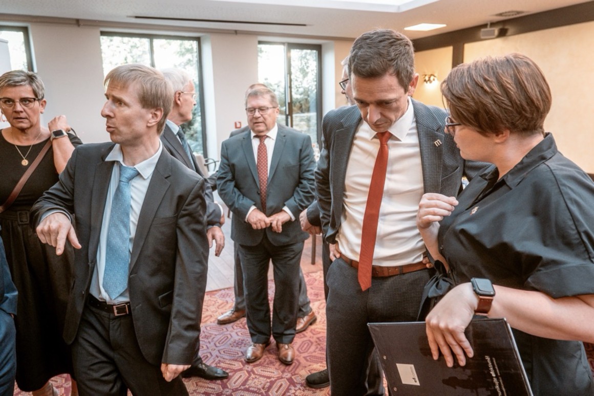 Den, kdy jsme stvrdili partnerství s Korejci (a zasadili strom) (foto 8)